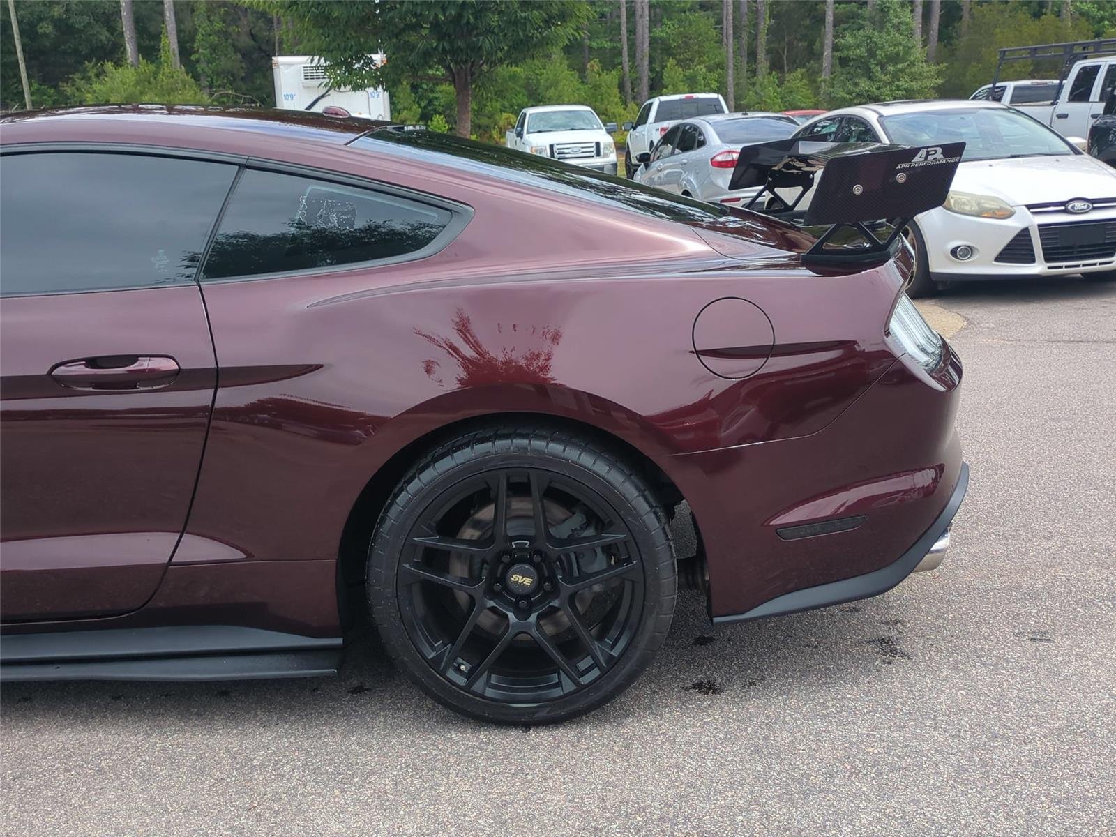 Used 2018 Royal Crimson Metallic Tinted Clearcoat FORD GT image 11