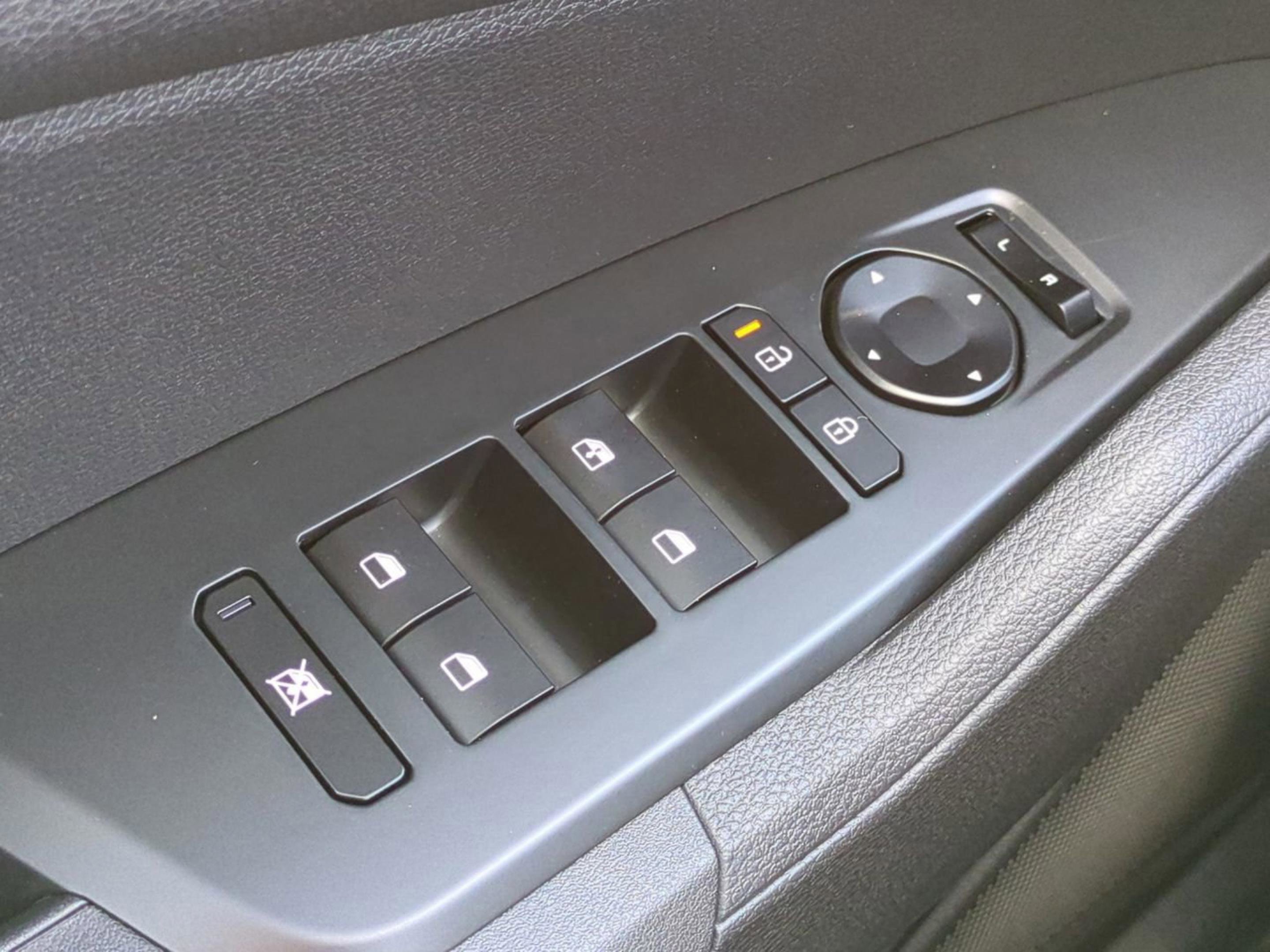 New 2026 Fusion Black Kia LX image 35