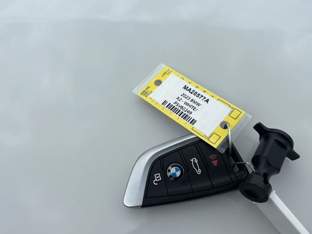 Used 2023 White BMW xDrive28i image 10