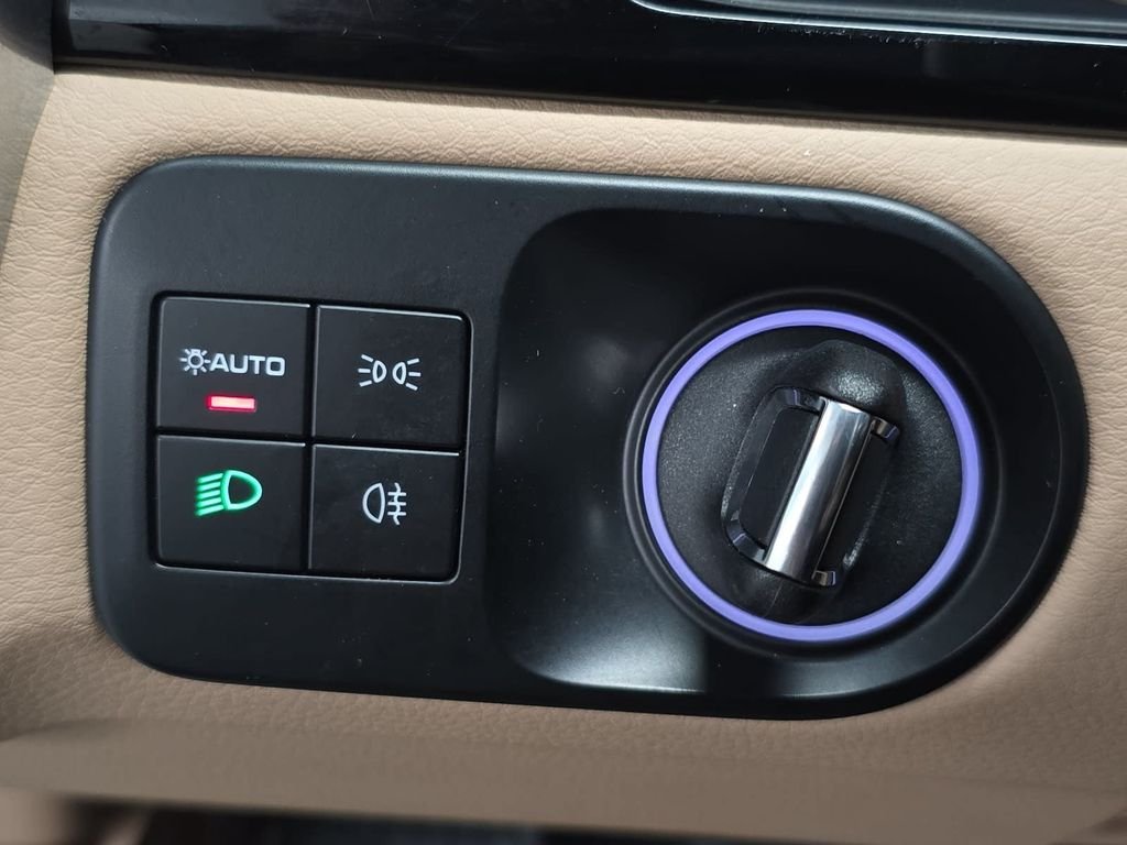 Certified Used 2023  Porsche Base image 22
