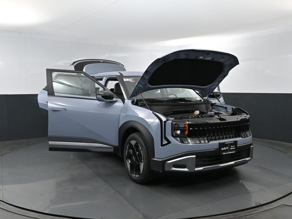 New 2027 Pale Gray Kia S image 26