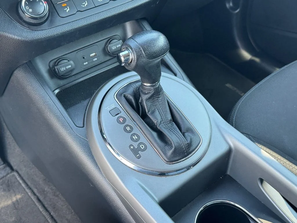 Used 2016 Silver Kia LX image 21