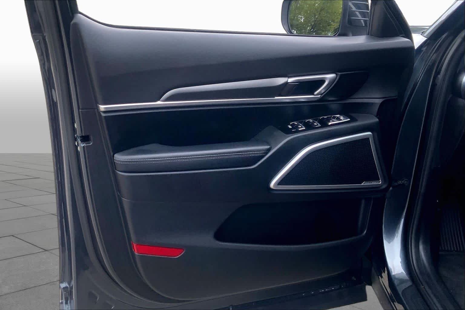 Used 2022 Gravity Grey Kia S image 21