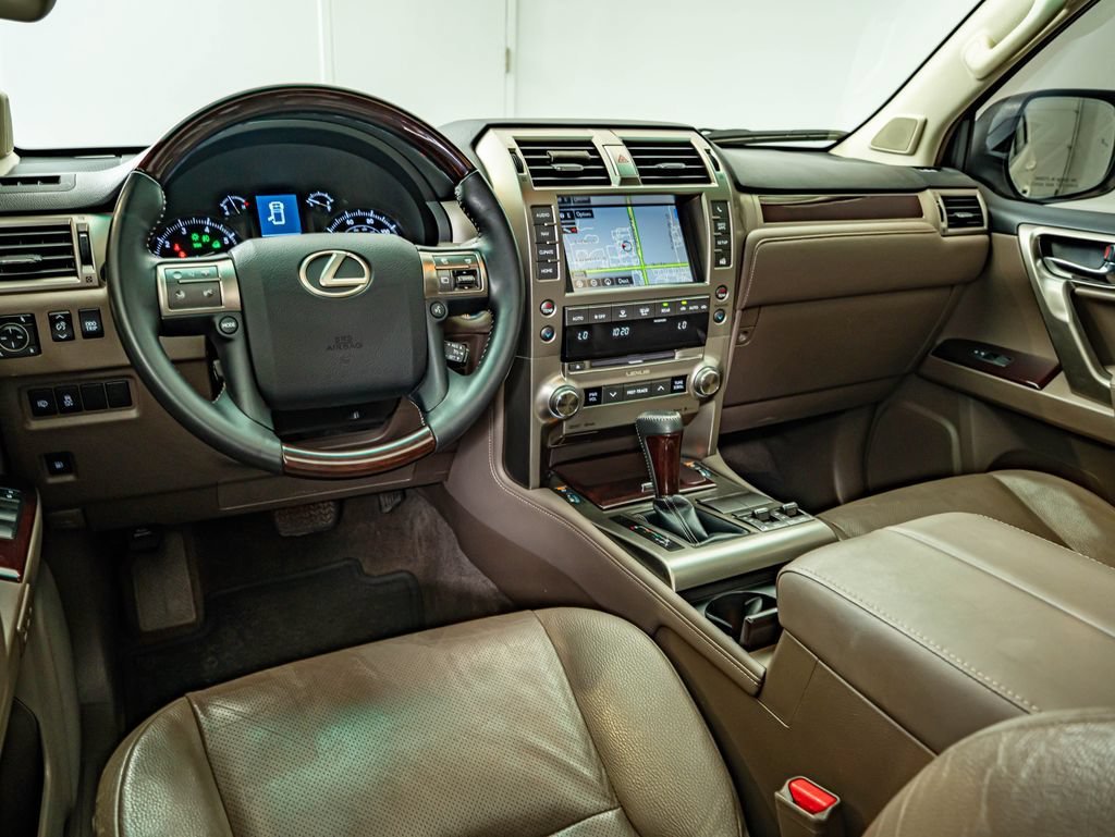 Used 2014 Starfire Pearl Lexus 460 image 32