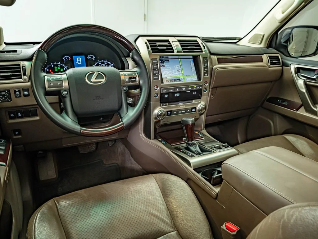 Used 2014 Starfire Pearl Lexus 460 image 32