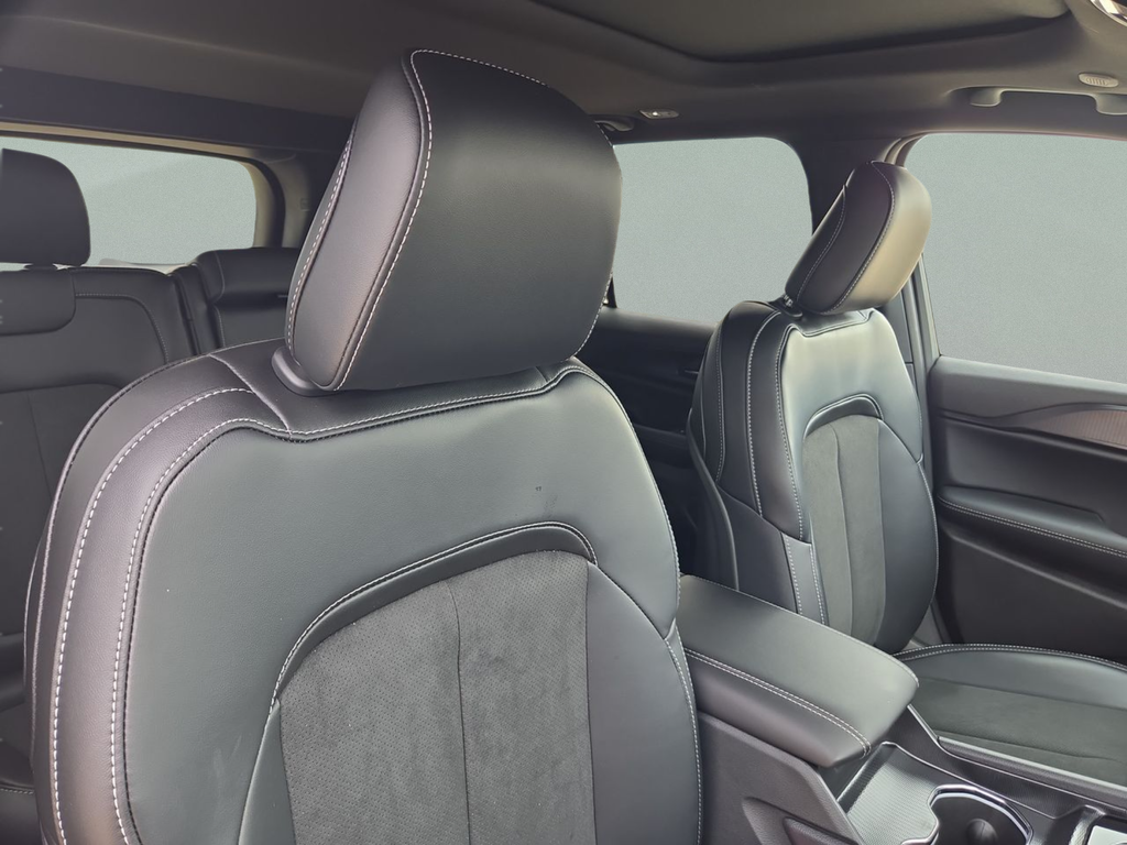 New 2025 Bright White Clear-Coat Exterior Paint Jeep Altitude X image 40