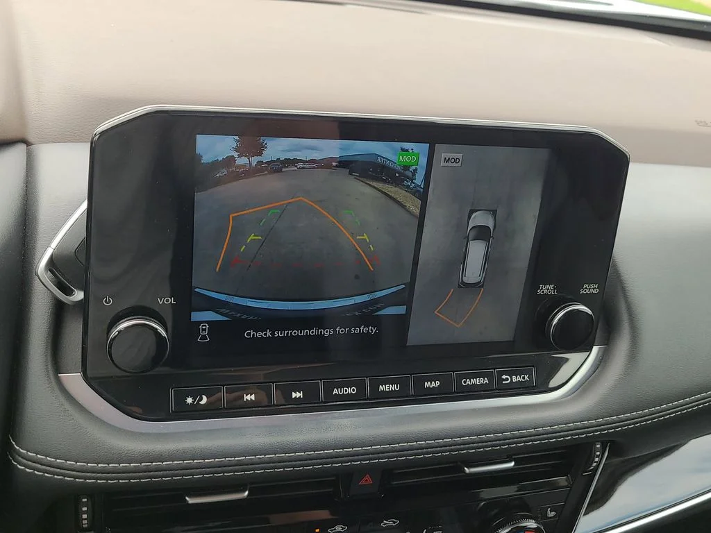 Used 2022 Gray Nissan SL image 27