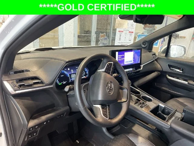 2025 Toyota Sienna Platinum - Photo 18