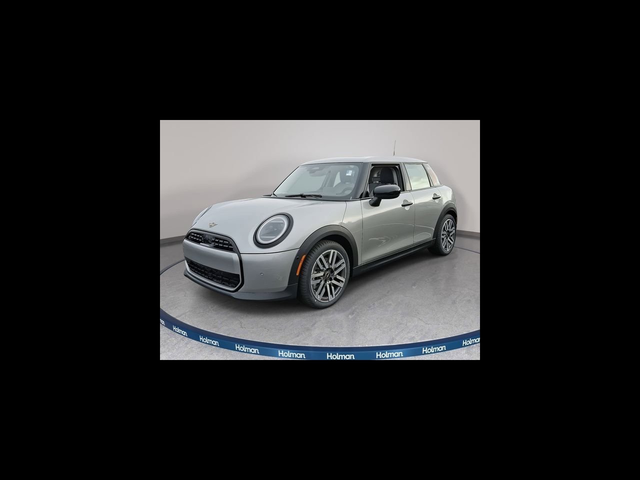 New 2026 Silver MINI Signature Plus image 1