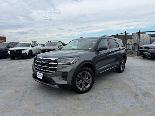 Used 2025 Gray Ford Active image 1