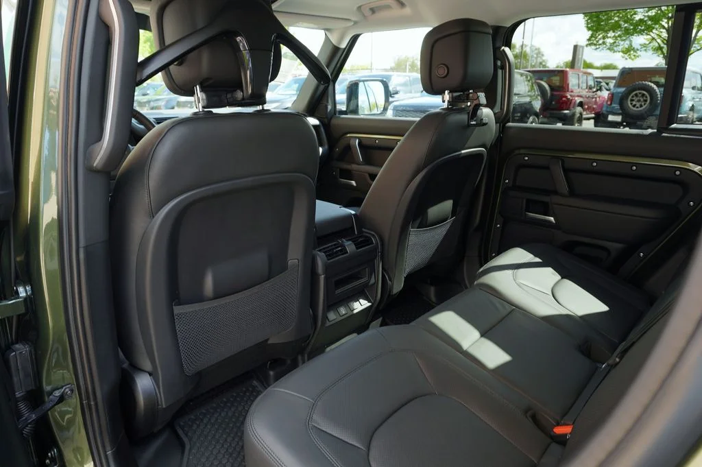 New 2026 Woolstone Green Land Rover X-Dynamic SE image 27