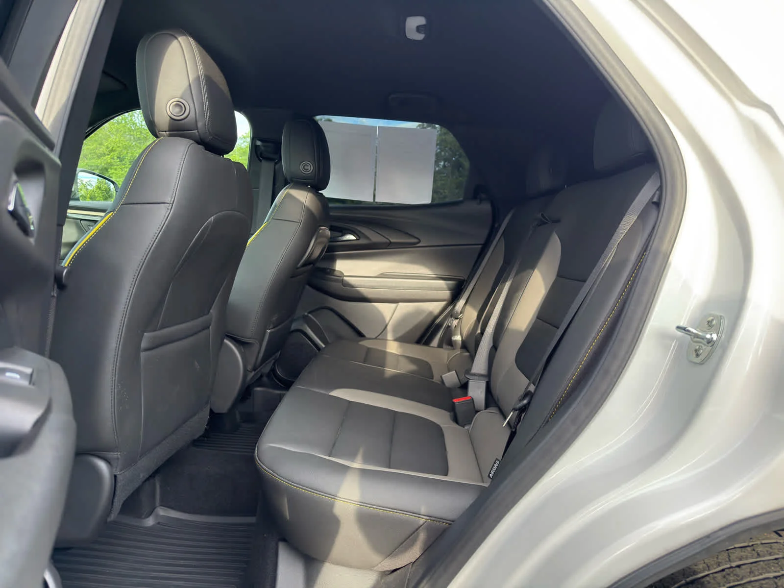 Used 2025 Iridescent Pearl Tricoat Chevrolet ACTIV image 15