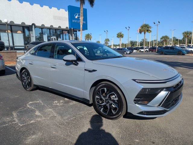 Used 2025 Blue Hyundai SEL image 1