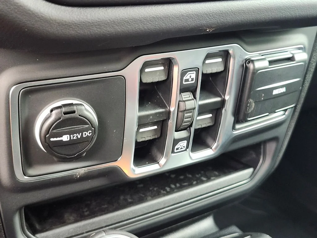 New 2026 Reign Exterior Paint Jeep Sahara image 25