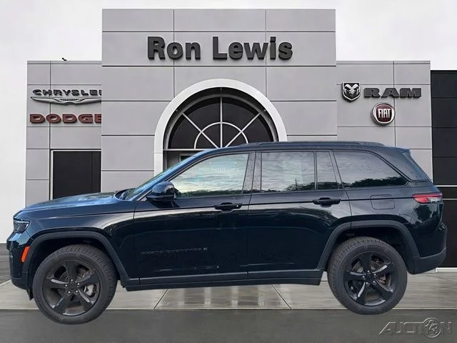 Used 2023 Black Jeep Limited image 1
