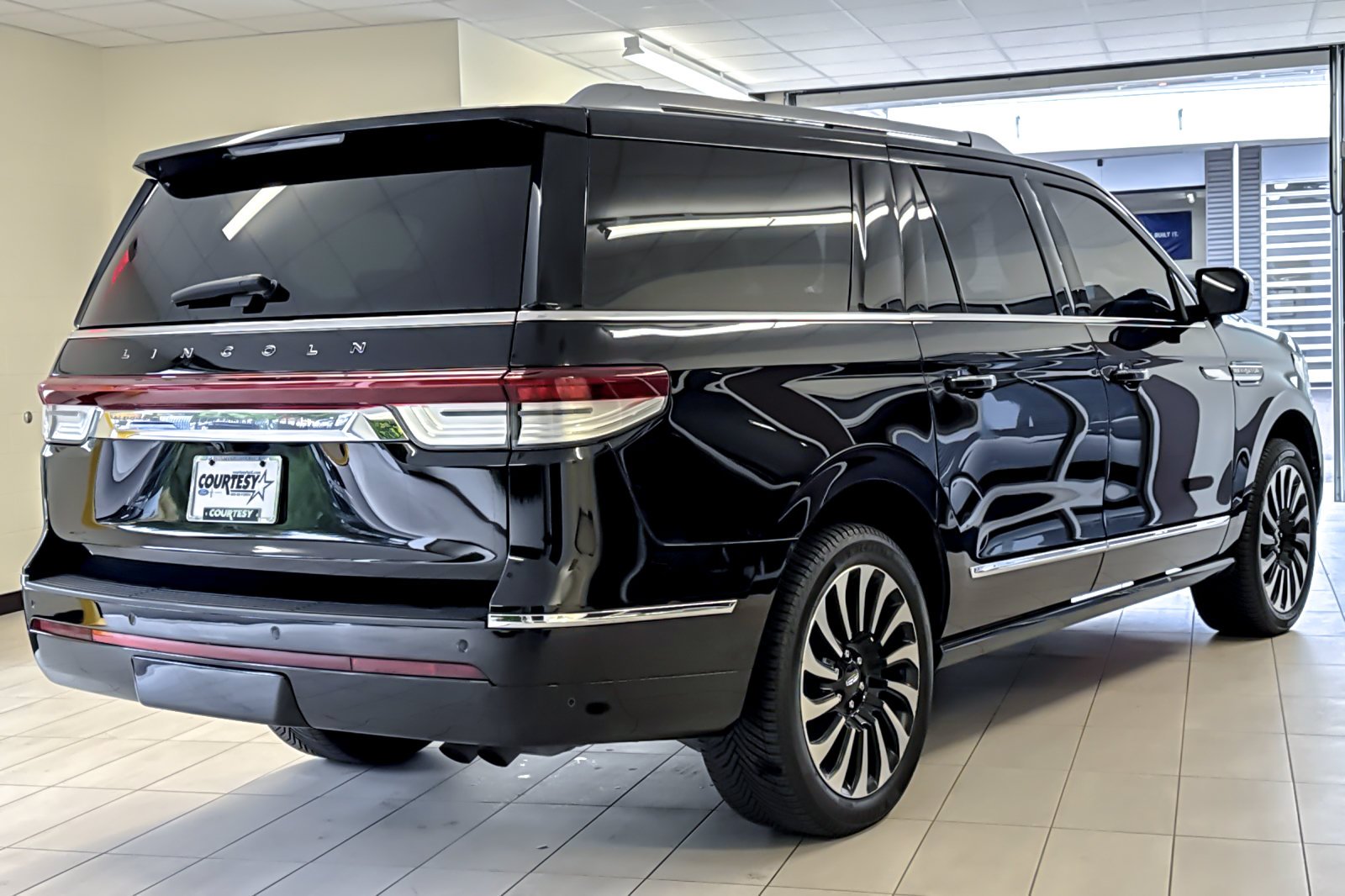 Certified Used 2024 Black Metallic Lincoln Black Label image 4
