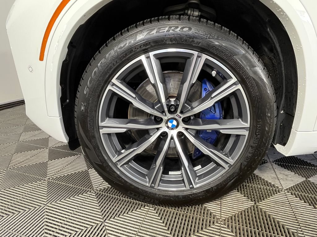 Used 2025 White BMW xDrive40i image 18