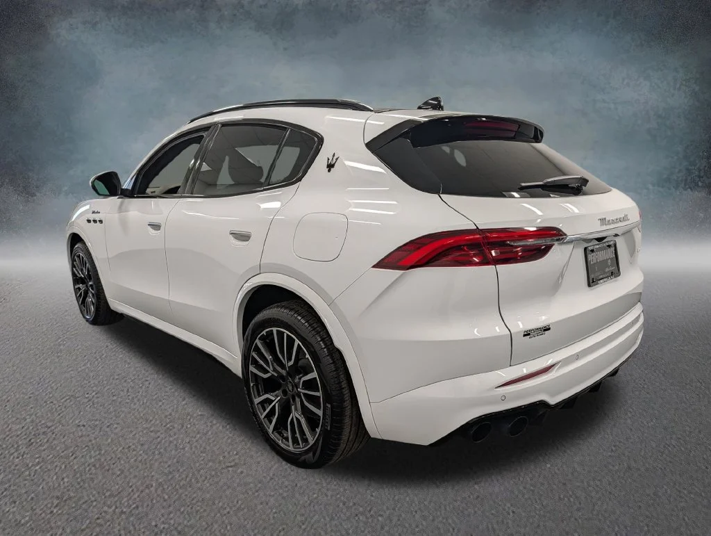 Used 2023  Maserati Modena image 6