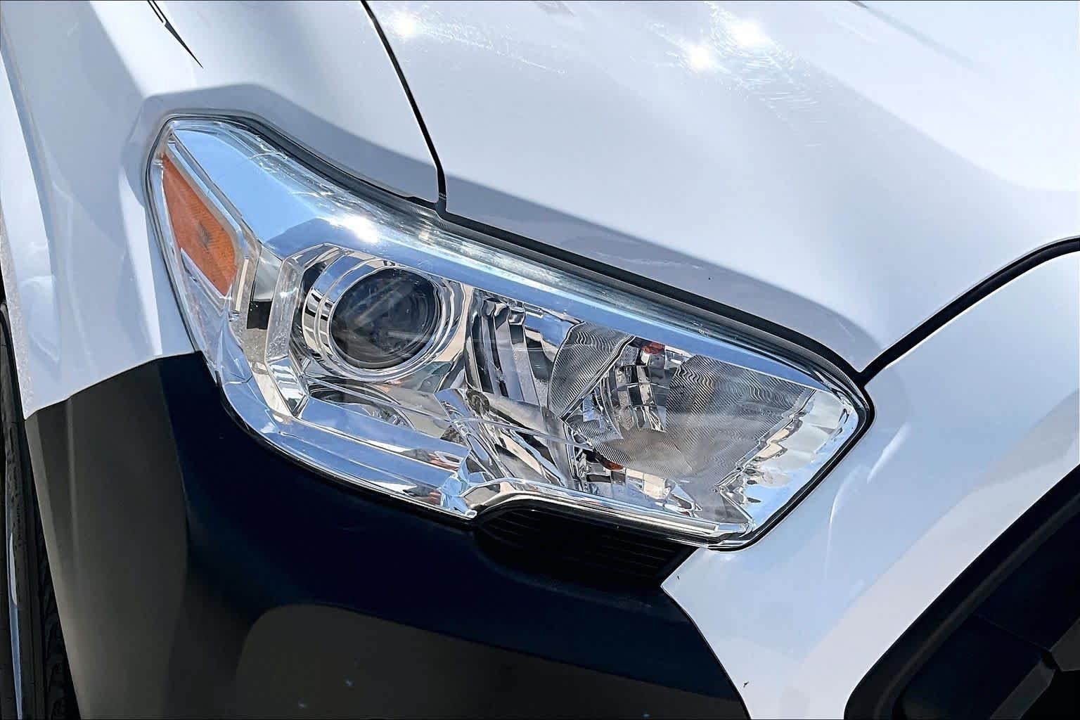 Used 2020 Super White Toyota SR image 26
