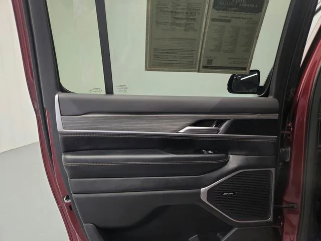 2024 Jeep Wagoneer L Series II - Photo 35