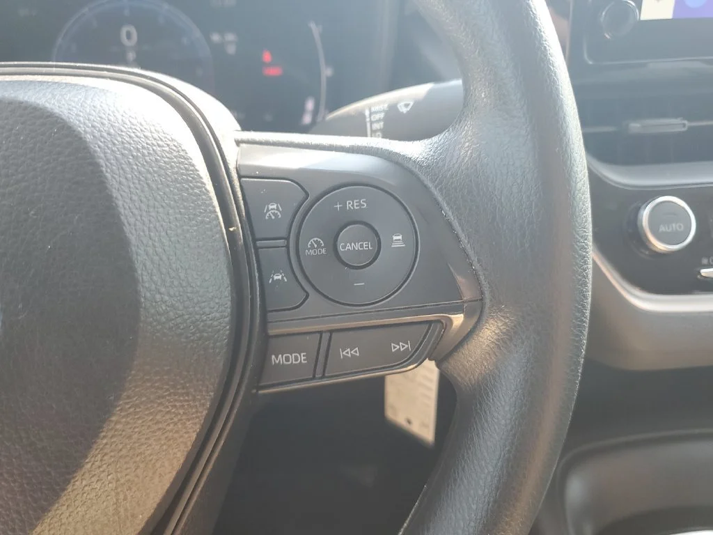 Used 2026 Off-white Toyota LE image 21