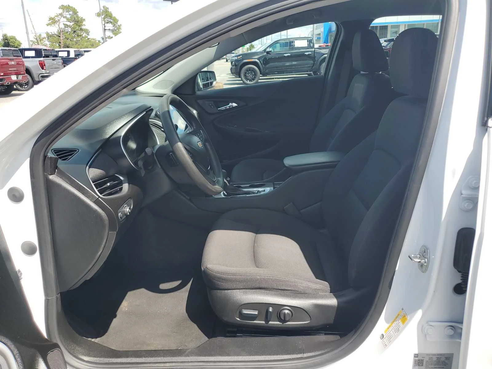 Used 2024 Summit White Chevrolet FL image 19