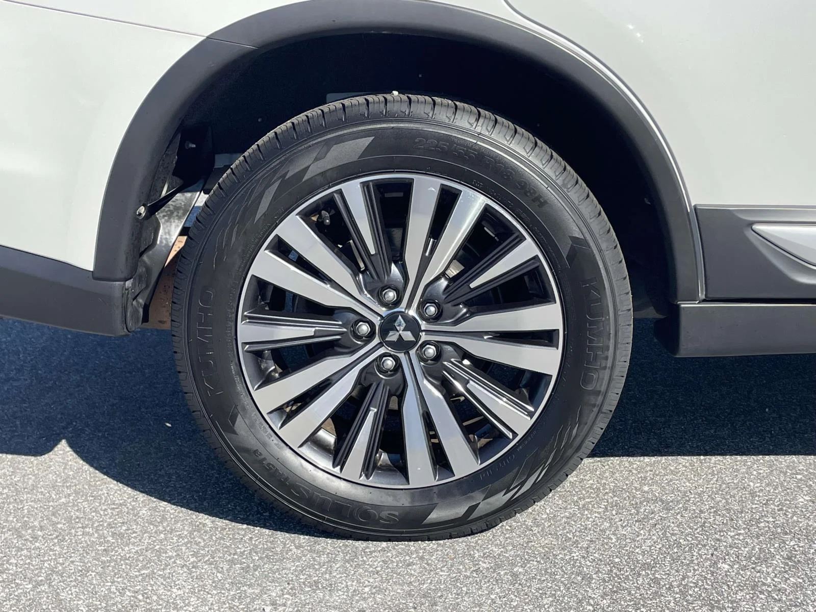 Used 2020  Mitsubishi ES image 31