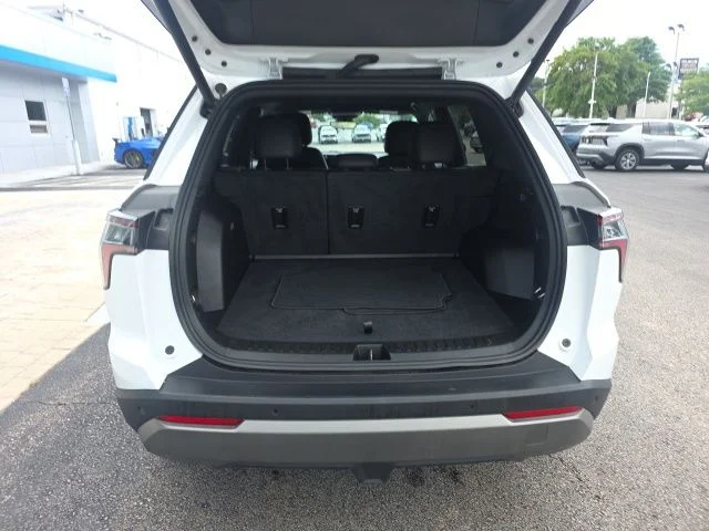 Used 2025 White Chevrolet LT image 28