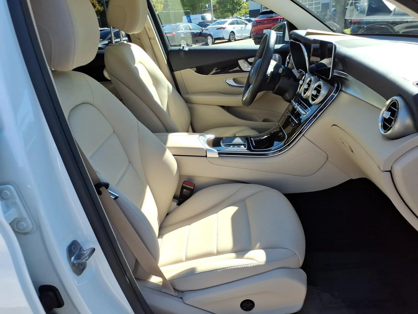 Used 2020 Polar White Mercedes-Benz GLC 300 image 23