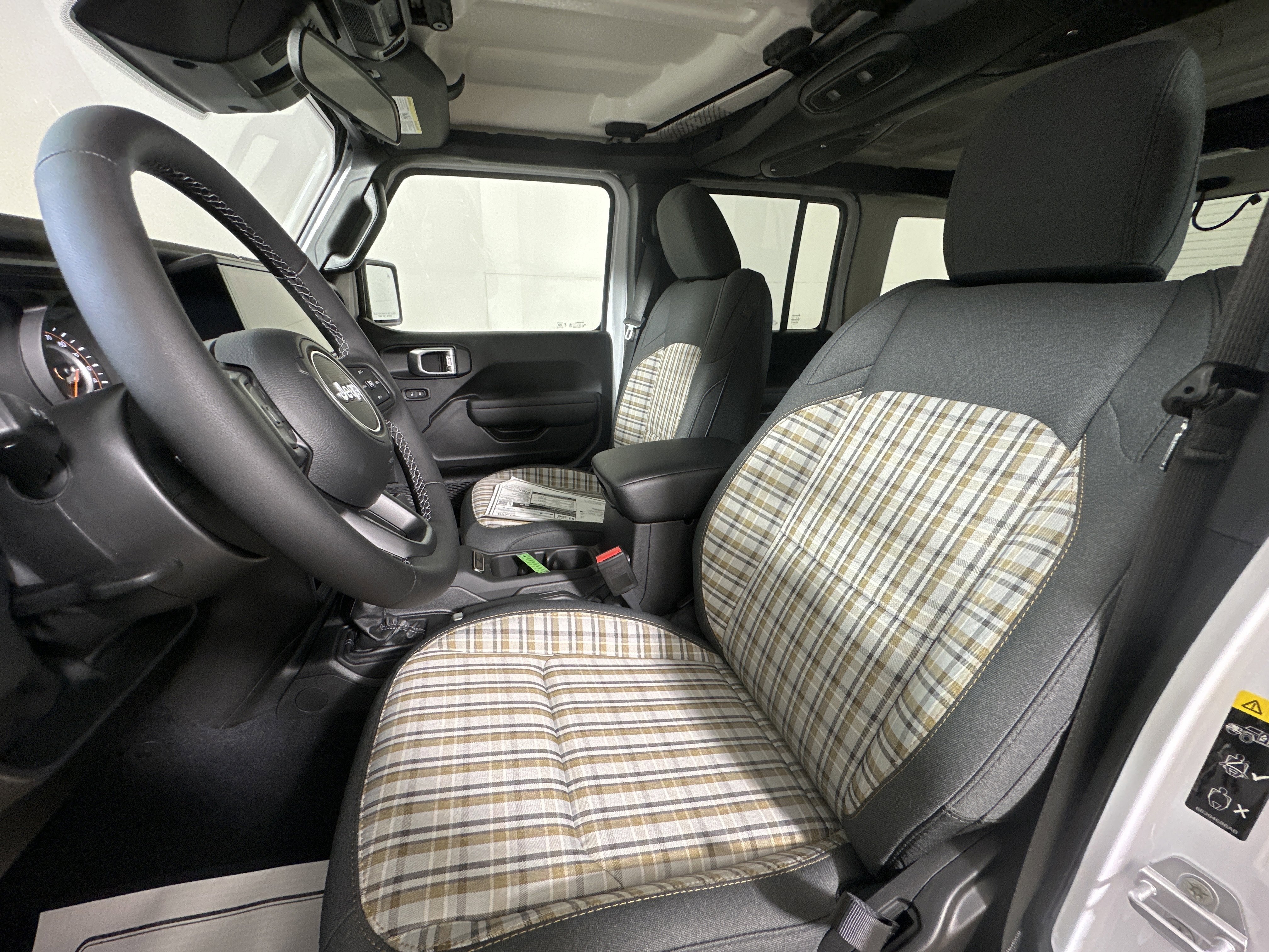 New 2026 Bright White Clear-Coat Exterior Paint Jeep 85th Anniversary image 9