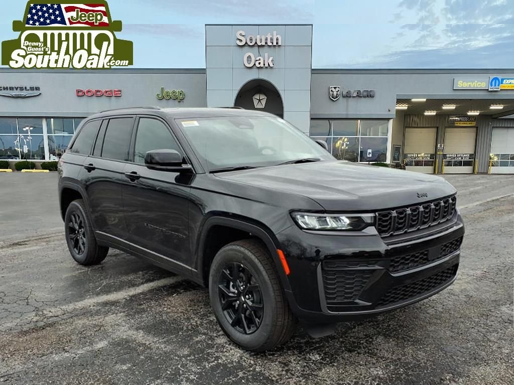 New 2026 Diamond Black Crystal Pearl-Coat Exterior Paint Jeep Laredo Altitude image 1