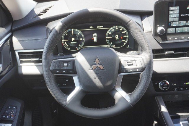 2025 Mitsubishi Outlander Plug-in Hybrid SE - Photo 23