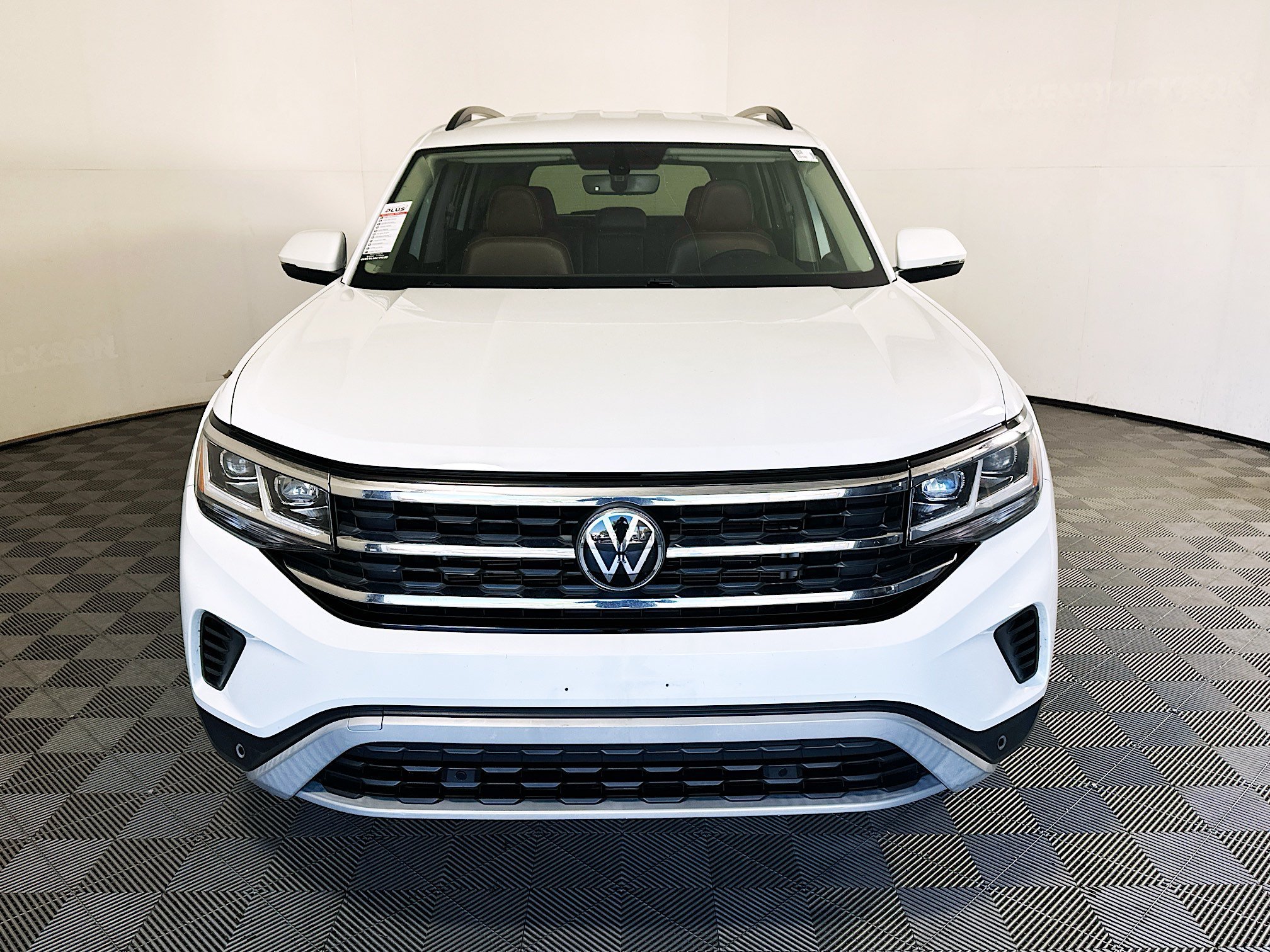 Used 2022 White Volkswagen 3.6L V6 SE w/Technology image 8