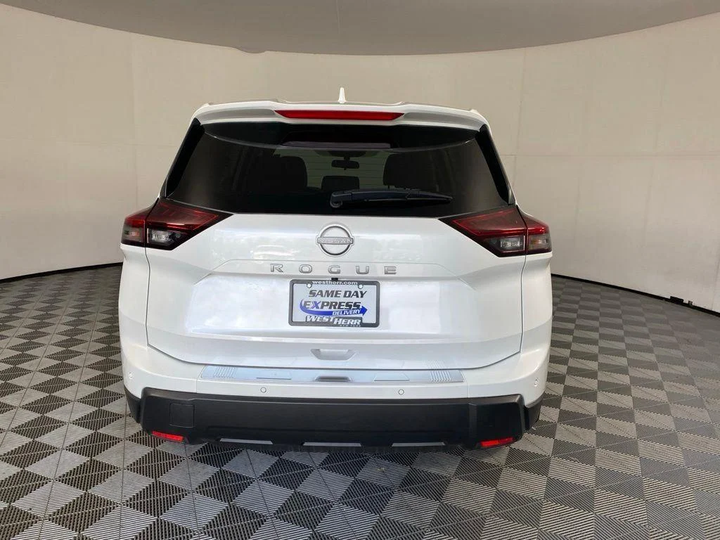 Used 2025 White Pearl Nissan SV image 7