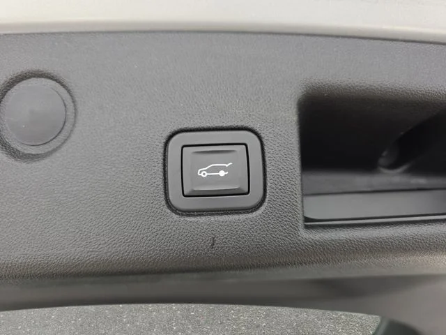 Used 2019 Silver Ice Metallic Chevrolet LT image 35