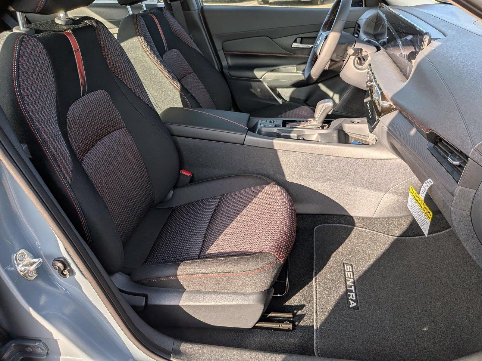 New 2027 Atlantic Gray Metallic / Super Black Two-tone Nissan SR image 36