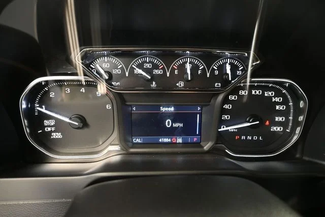 Used 2021 Silver GMC Elevation image 23