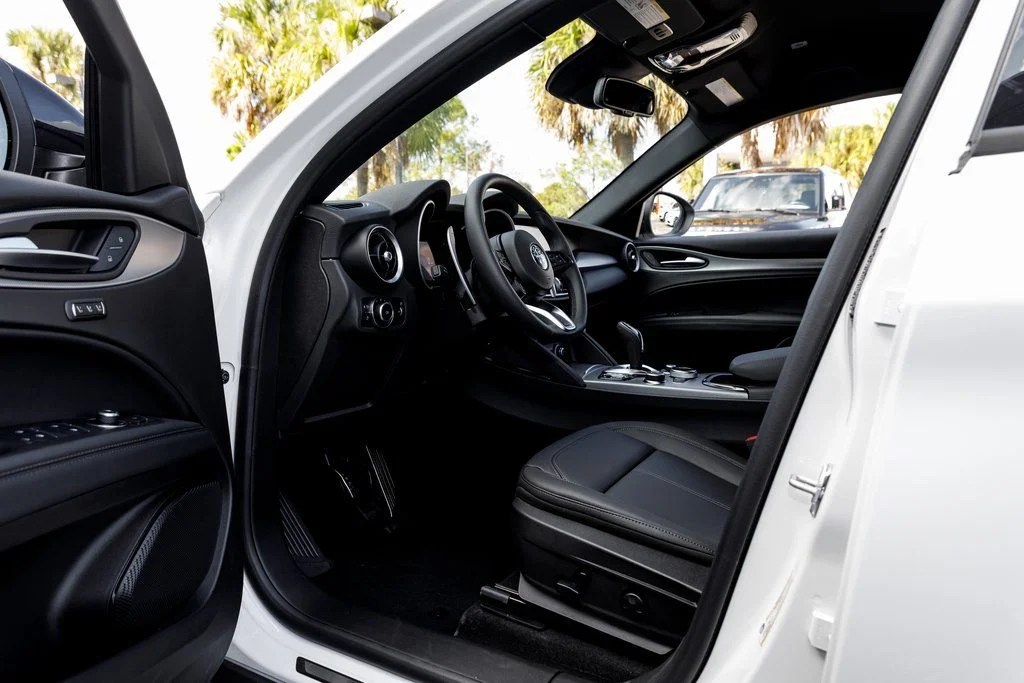 New 2025 White Alfa Romeo Base image 24