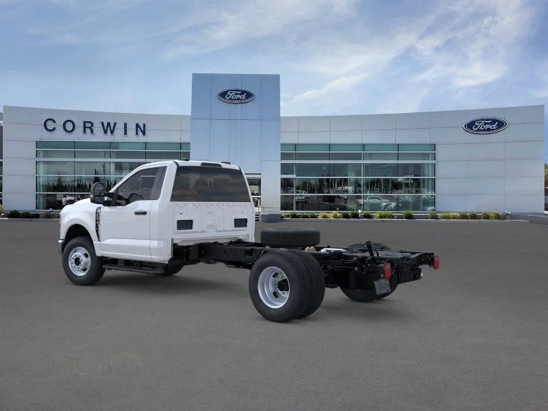 2025 Ford F-350 Super Duty Chassis Cab XL - Photo 5