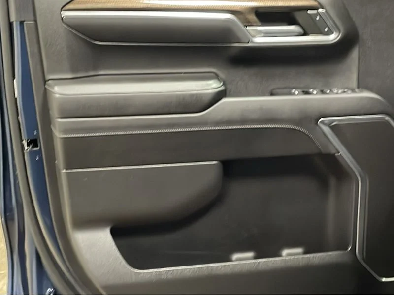 Used 2023 Northsky Blue Metallic Chevrolet LT image 17