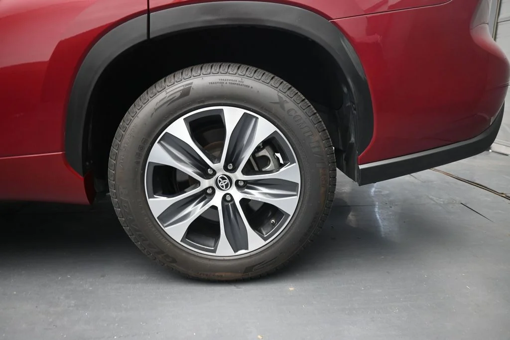 2023 Toyota Highlander XLE - Photo 13