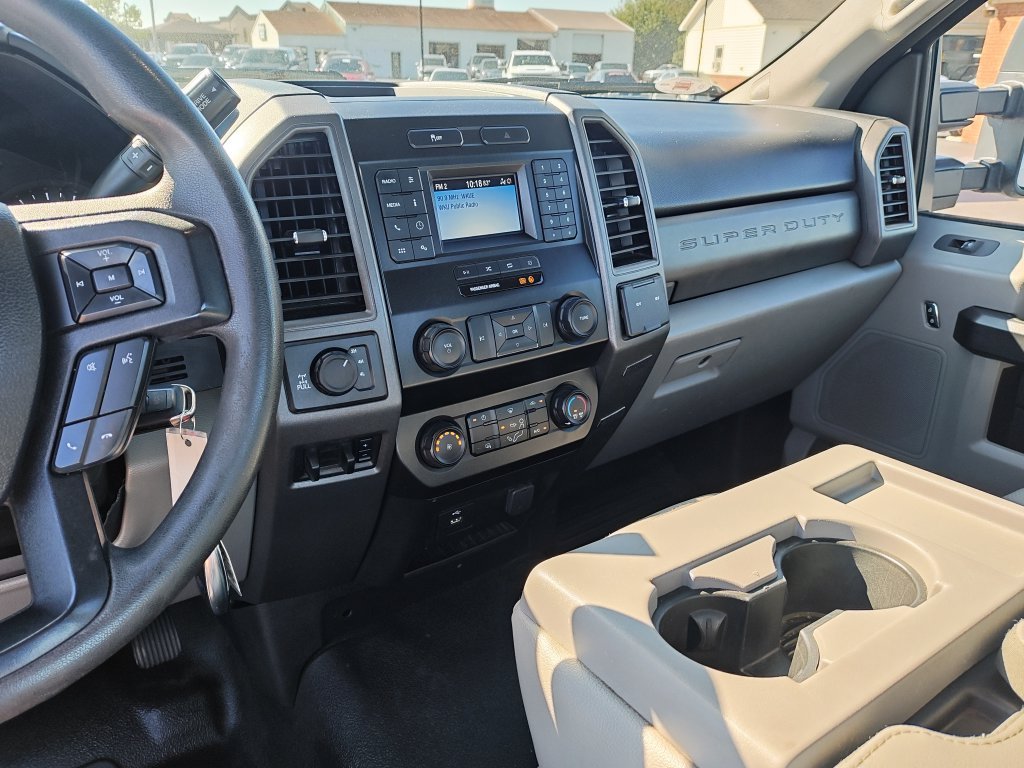 Used 2020 White Ford XL image 19