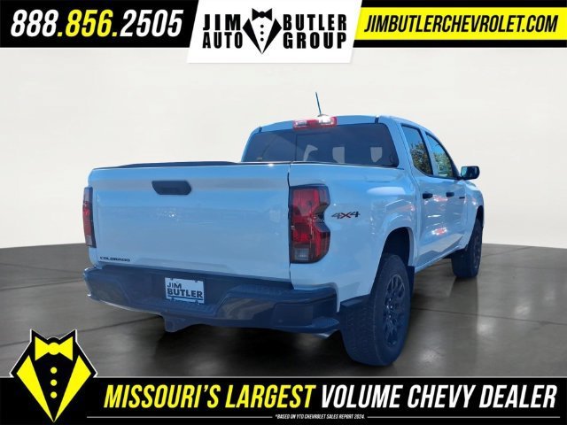 New 2026 Summit White Chevrolet WT image 19