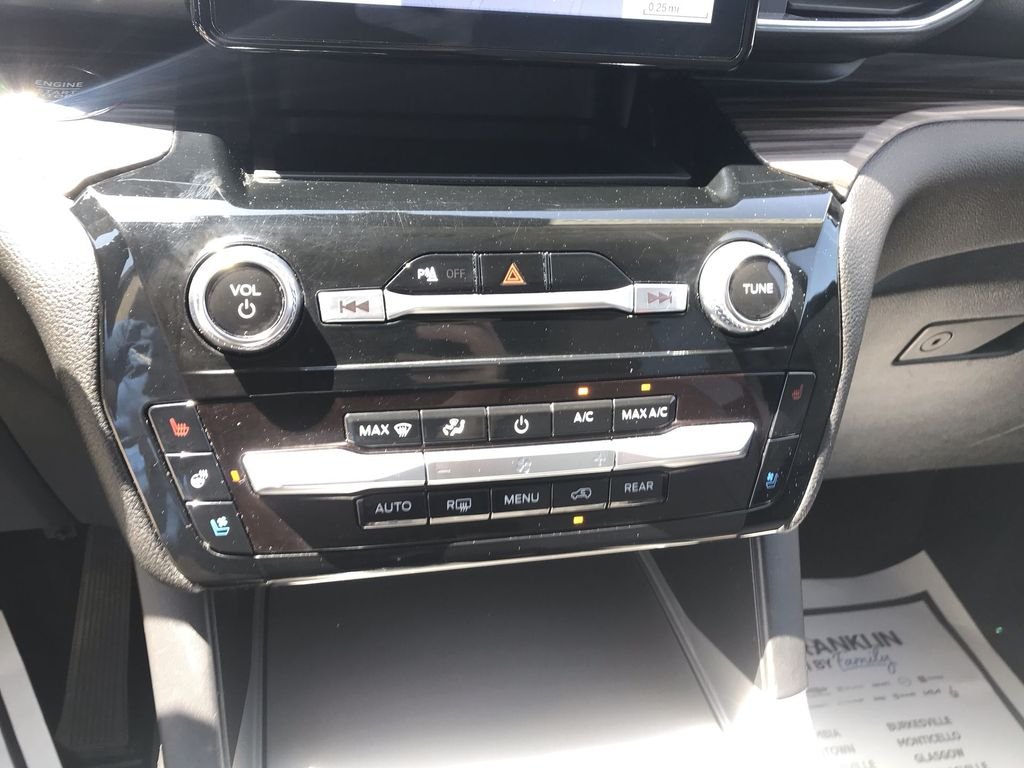 Used 2023 White Ford Limited image 19