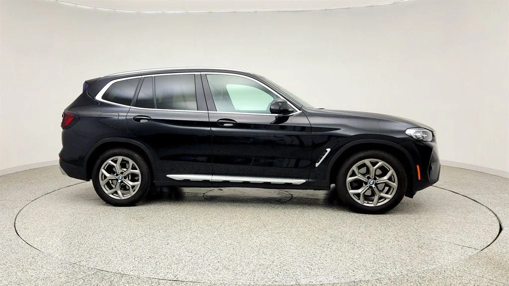 Used 2022 Black Sapphire Metallic BMW xDrive30i SAV w/ Premium Package 2 & Live Cockpit Pro image 4