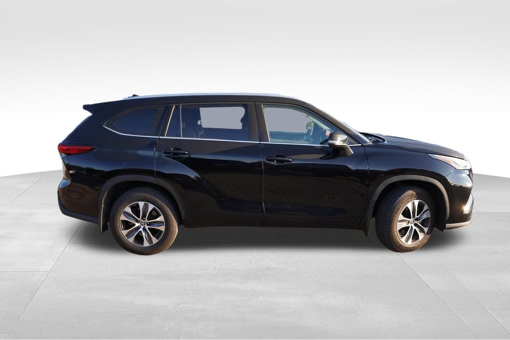 Used 2021 Midnight Black Metallic Toyota XLE image 2