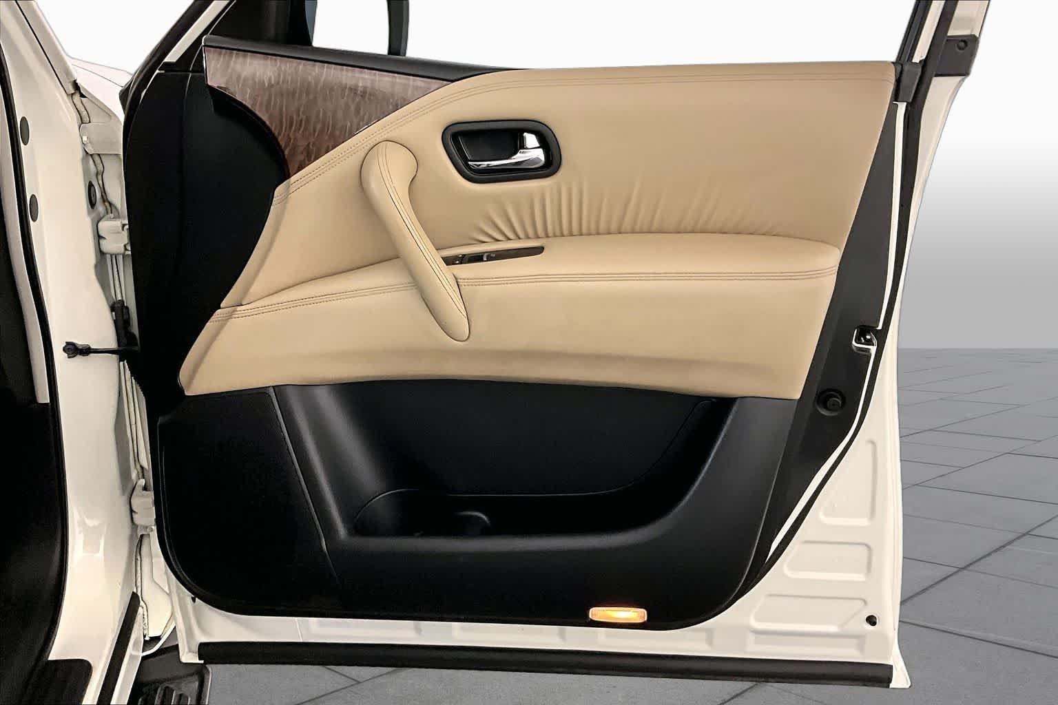 Used 2019 Pearl White Tricoat Nissan SL image 22