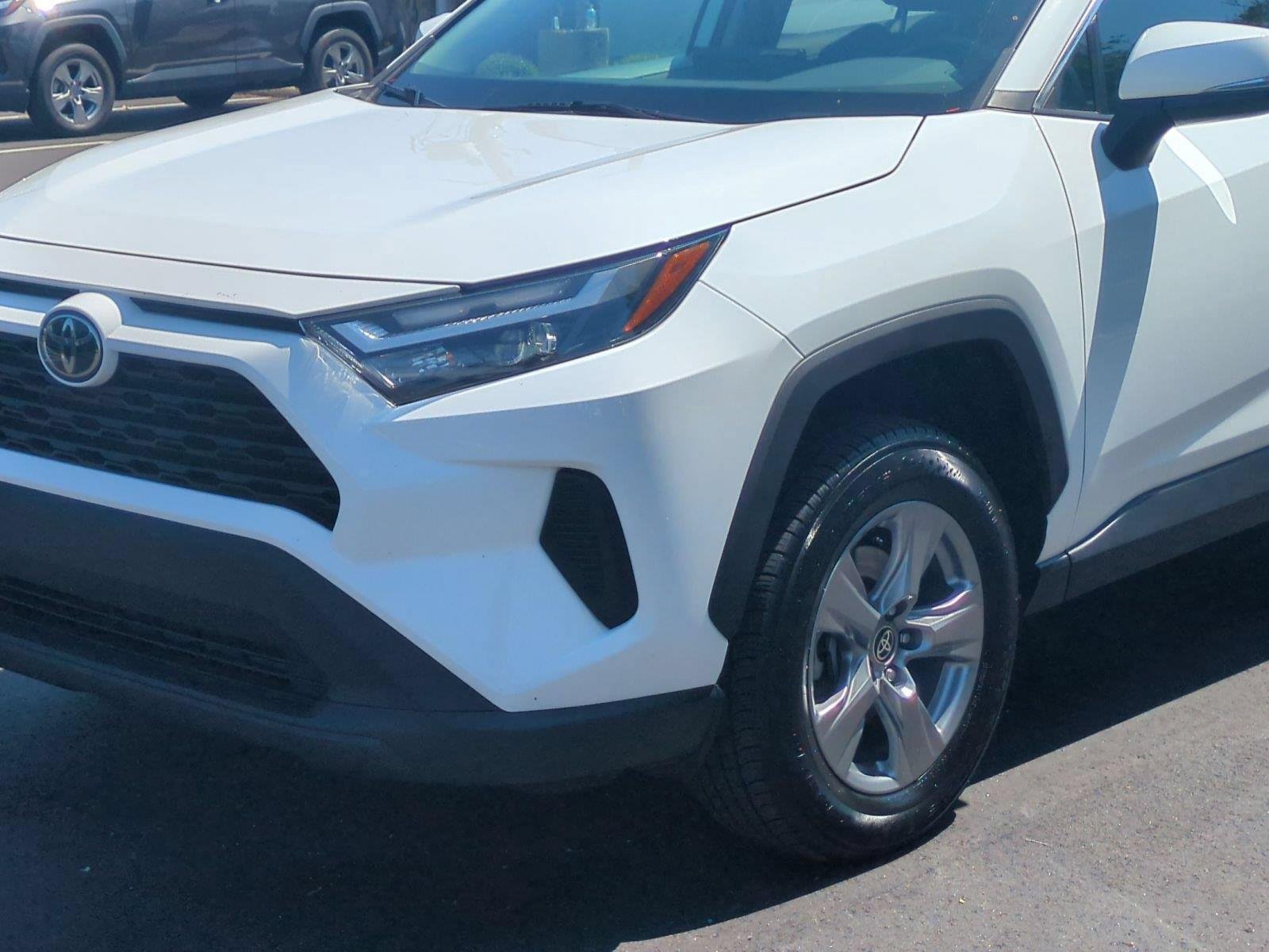 Used 2022 White TOYOTA  image 9