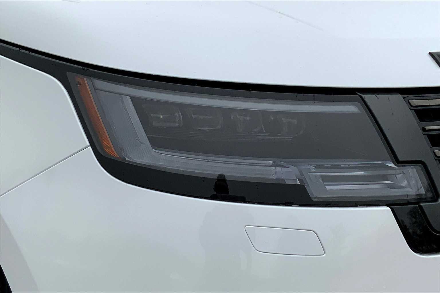 2025 Land Rover Range Rover SV - Photo 13