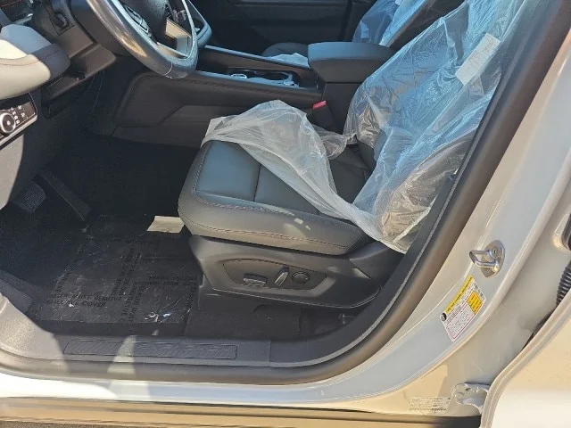 New 2026 Space White Metallic Ford Active image 55